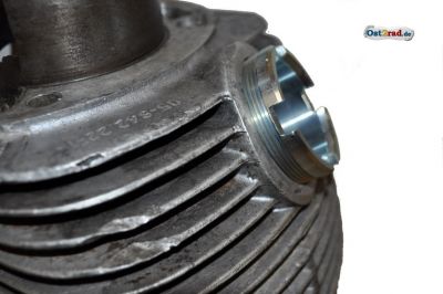 Oprava závitu kolena výfuku MZ 250 s matkou